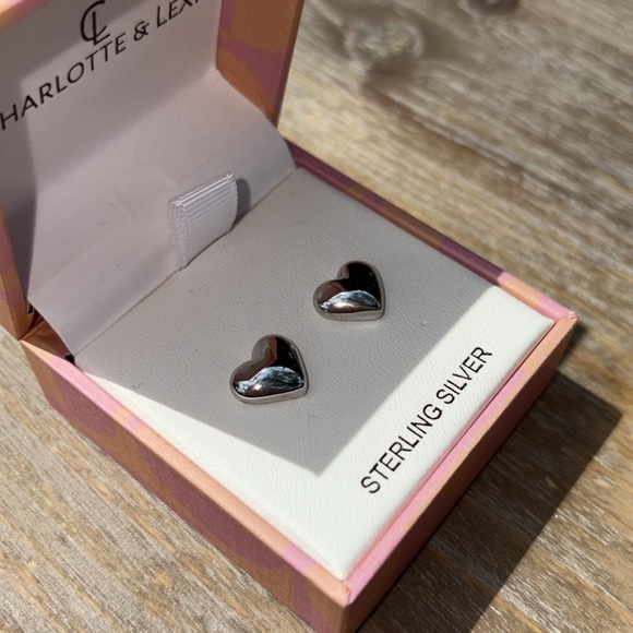 "925 sterling silver Heart Stud earrings new in box - Picture 5 of 5
